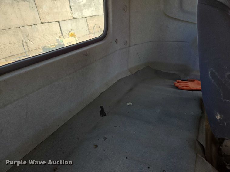 image for item EC1143 2011 Nissan UD2000 truck cab and chassis