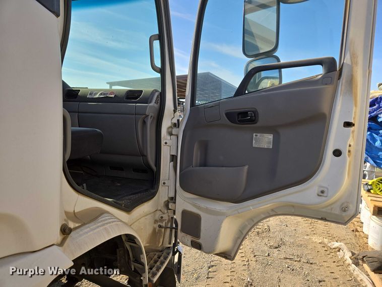 image for item EC1143 2011 Nissan UD2000 truck cab and chassis