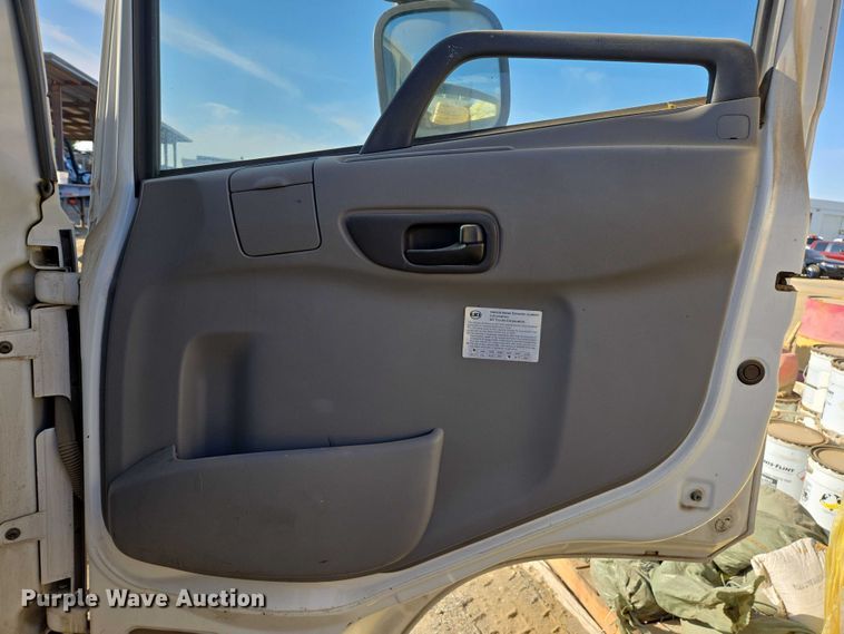 image for item EC1143 2011 Nissan UD2000 truck cab and chassis