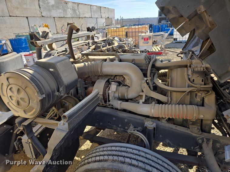 image for item EC1143 2011 Nissan UD2000 truck cab and chassis