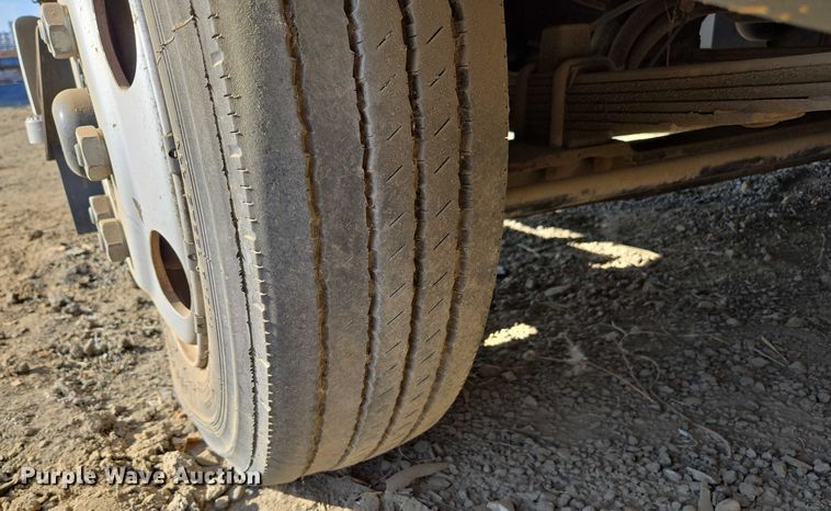 image for item EC1143 2011 Nissan UD2000 truck cab and chassis