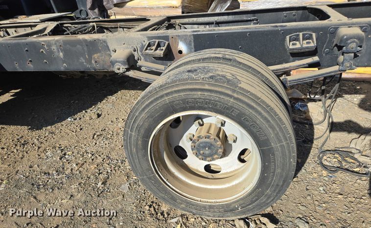 image for item EC1143 2011 Nissan UD2000 truck cab and chassis