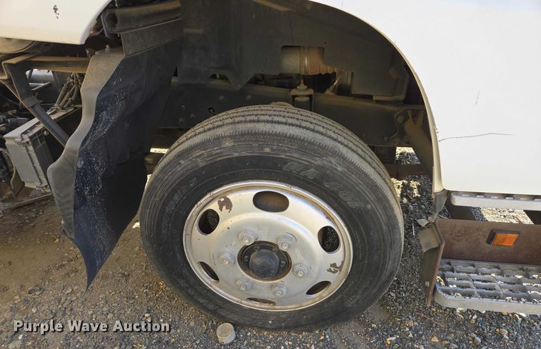 image for item EC1143 2011 Nissan UD2000 truck cab and chassis