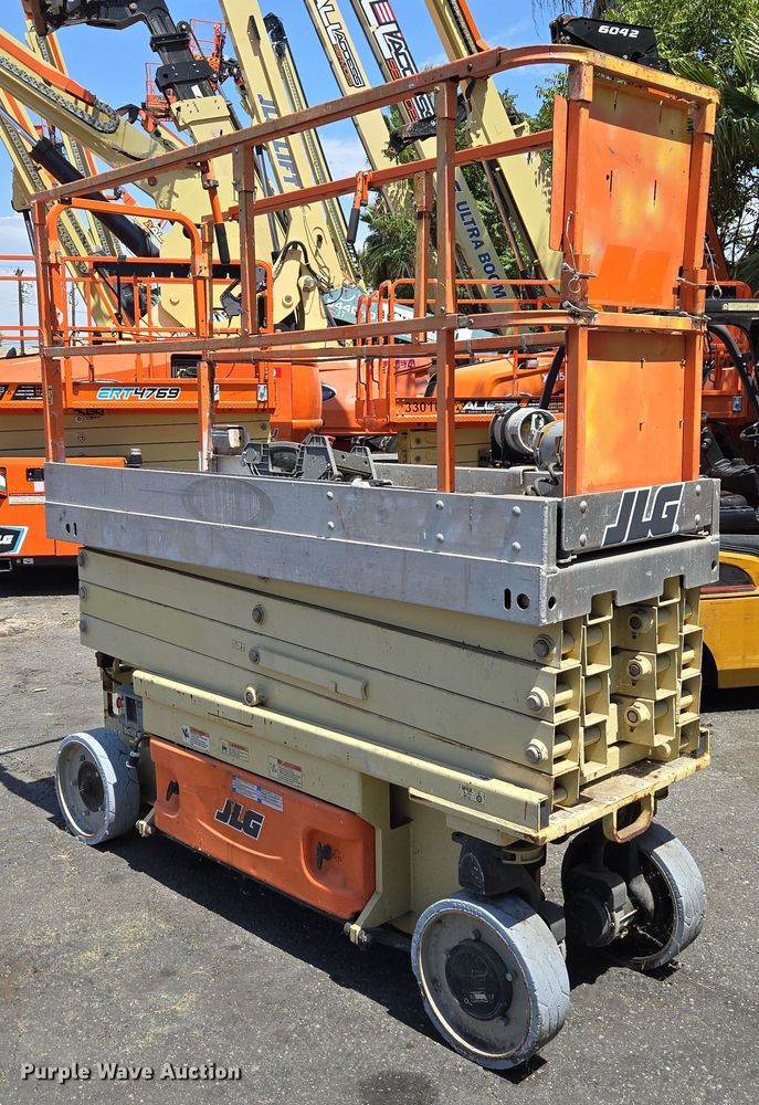 image for item EC1146 2013 JLG Industries 2630 ES scissor lift