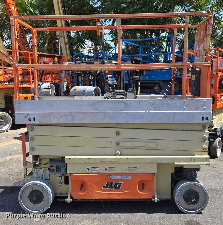 image for item EC1146 2013 JLG Industries 2630 ES scissor lift