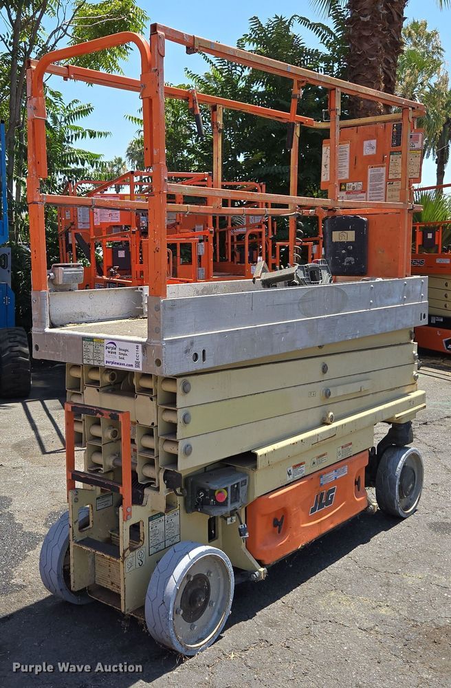 image for item EC1146 2013 JLG Industries 2630 ES scissor lift