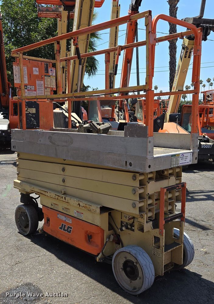 image for item EC1146 2013 JLG Industries 2630 ES scissor lift