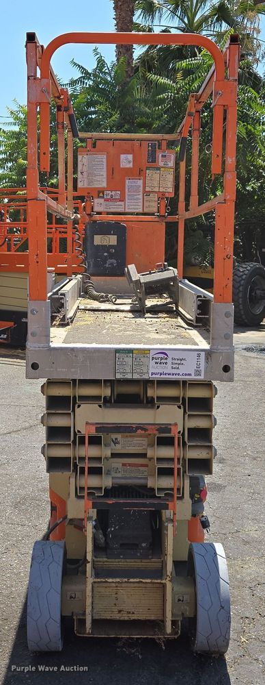 image for item EC1146 2013 JLG Industries 2630 ES scissor lift