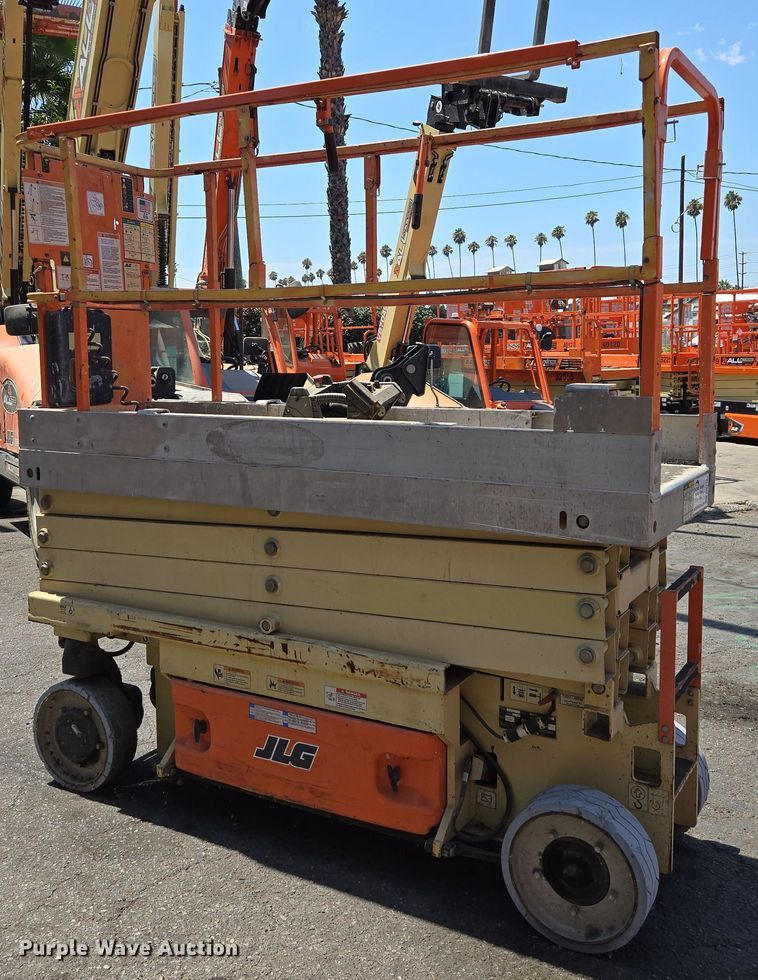 image for item EC1146 2013 JLG Industries 2630 ES scissor lift
