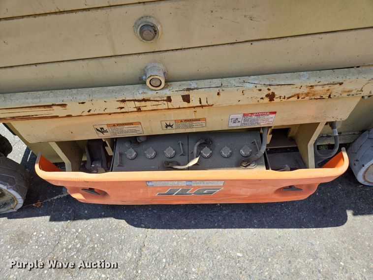 image for item EC1146 2013 JLG Industries 2630 ES scissor lift