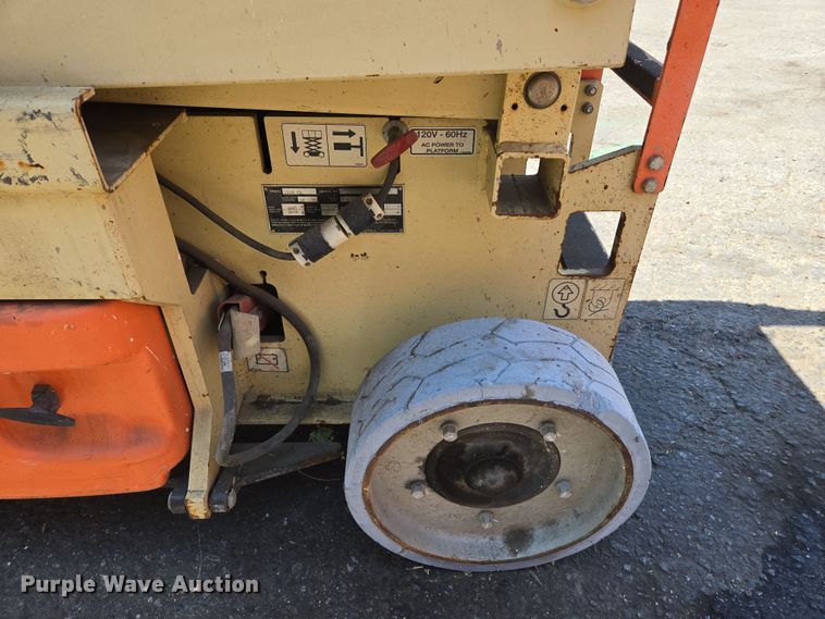 image for item EC1146 2013 JLG Industries 2630 ES scissor lift