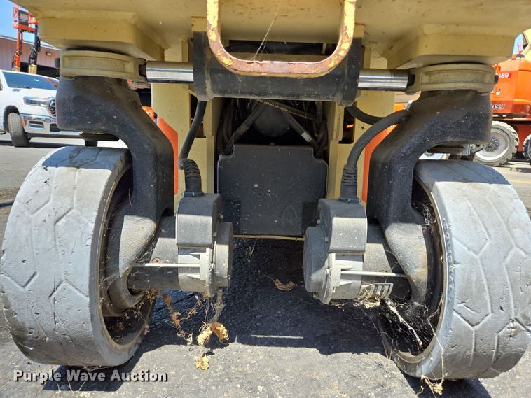 image for item EC1146 2013 JLG Industries 2630 ES scissor lift