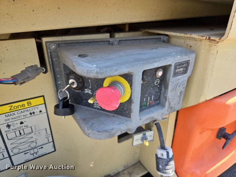 image for item EC1146 2013 JLG Industries 2630 ES scissor lift