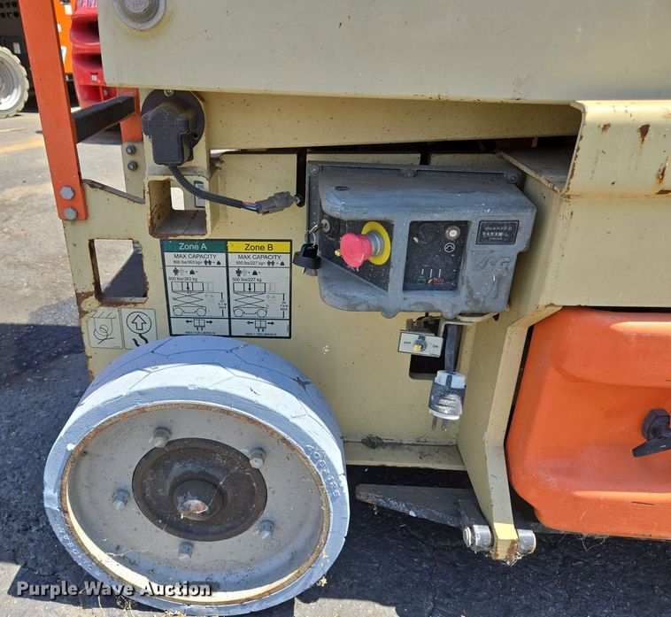image for item EC1146 2013 JLG Industries 2630 ES scissor lift