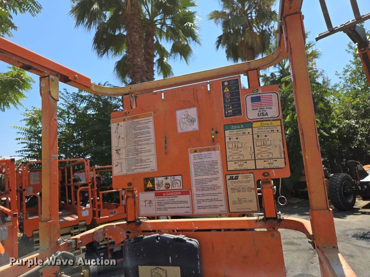 image for item EC1146 2013 JLG Industries 2630 ES scissor lift