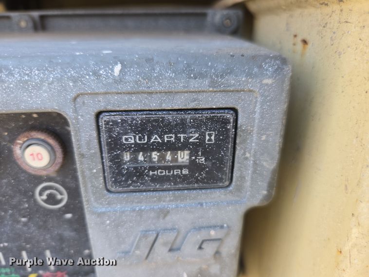 image for item EC1146 2013 JLG Industries 2630 ES scissor lift