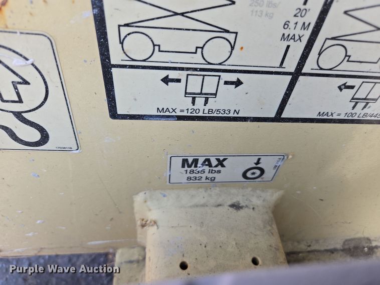 image for item EC1146 2013 JLG Industries 2630 ES scissor lift