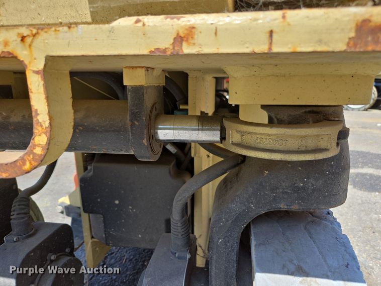 image for item EC1146 2013 JLG Industries 2630 ES scissor lift