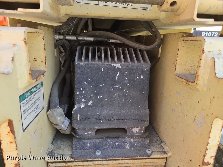 image for item EC1146 2013 JLG Industries 2630 ES scissor lift