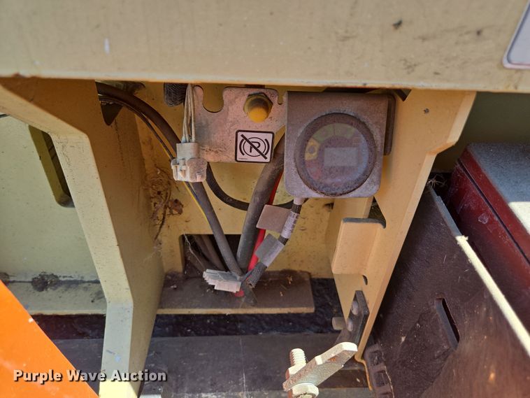 image for item EC1146 2013 JLG Industries 2630 ES scissor lift