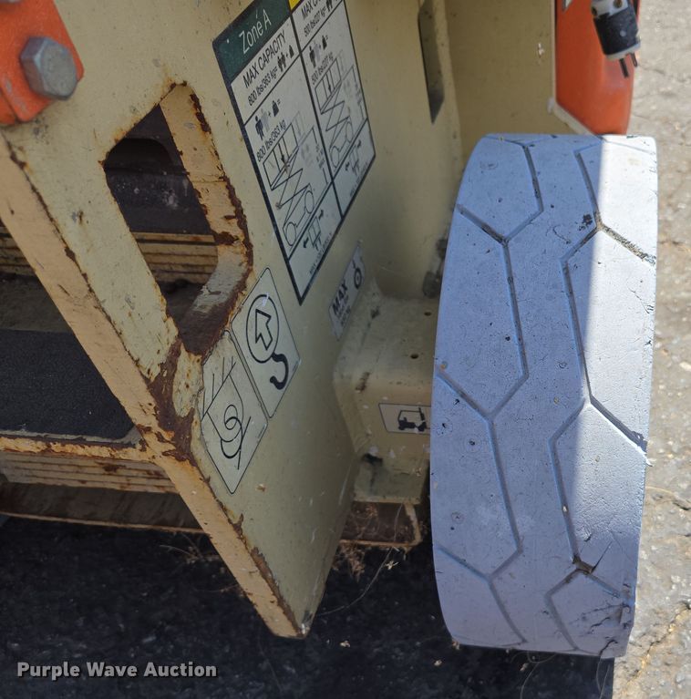 image for item EC1146 2013 JLG Industries 2630 ES scissor lift