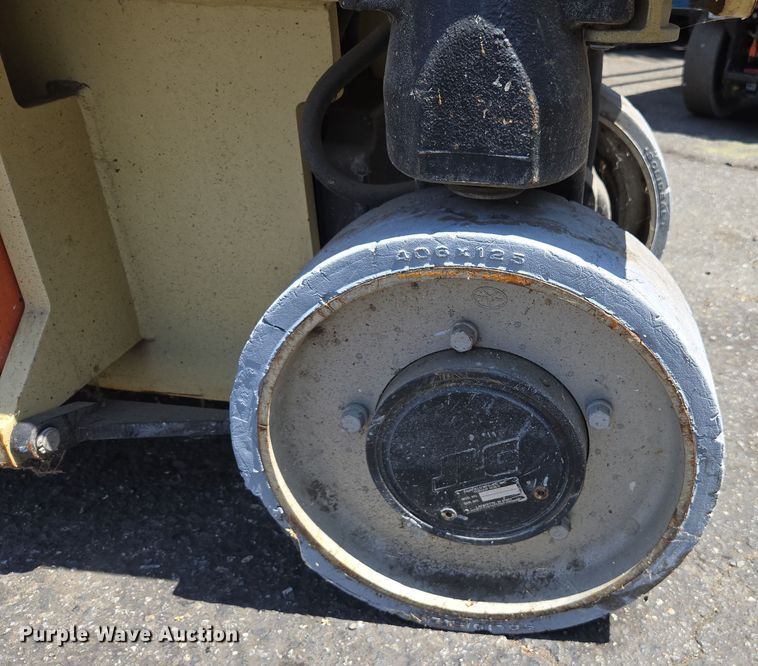 image for item EC1146 2013 JLG Industries 2630 ES scissor lift