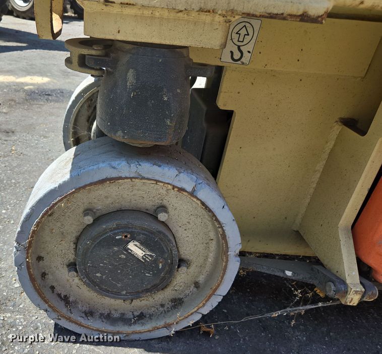 image for item EC1146 2013 JLG Industries 2630 ES scissor lift