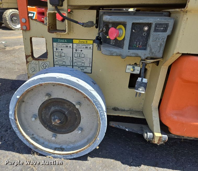 image for item EC1146 2013 JLG Industries 2630 ES scissor lift