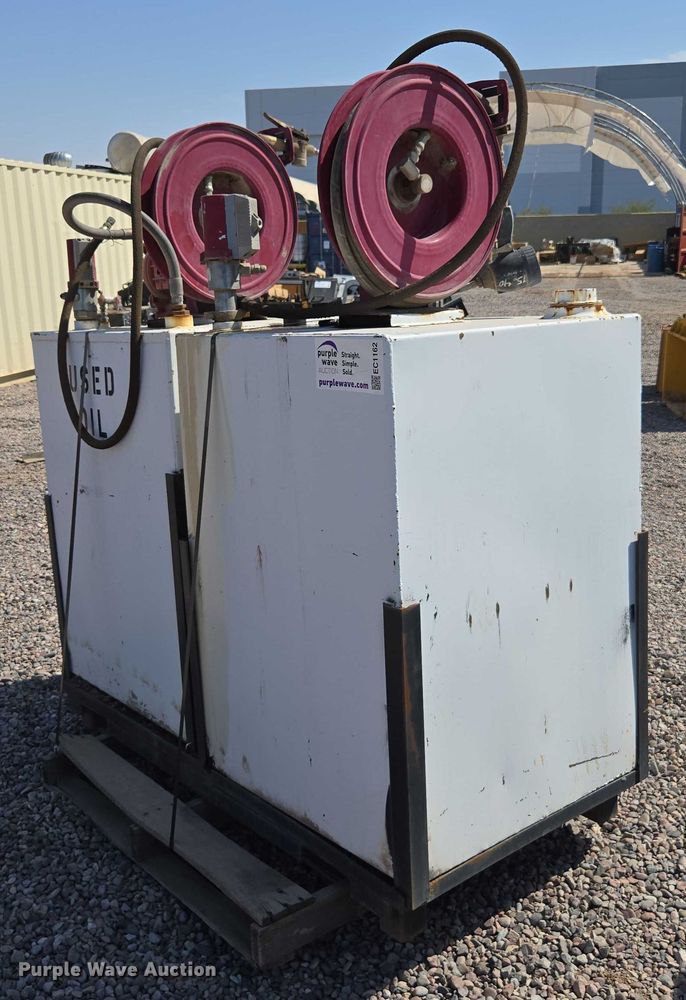 image for item EC1162 (2) fuel tanks