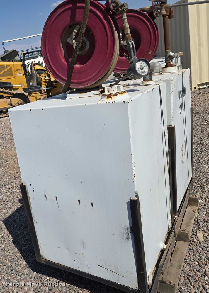 image for item EC1162 (2) fuel tanks