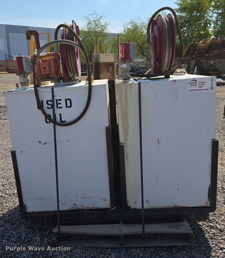 image for item EC1162 (2) fuel tanks