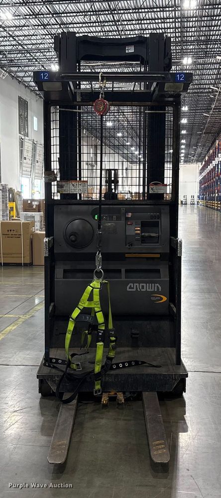 image for item EC4376 2016 Crown SP3520-30 order picker