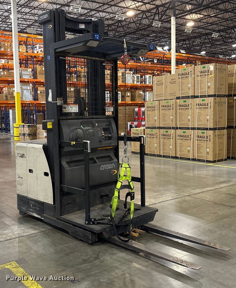 image for item EC4376 2016 Crown SP3520-30 order picker