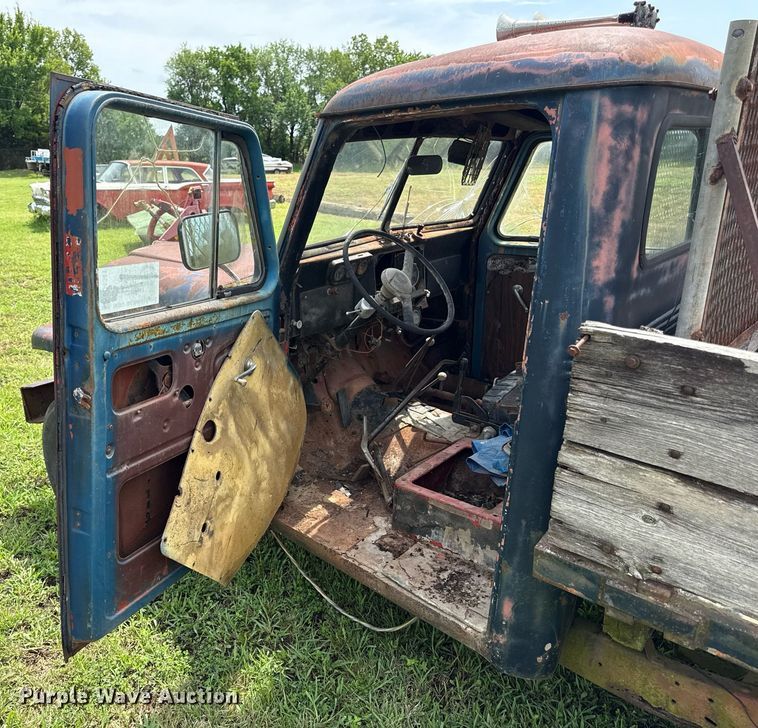 image for item ED4341 Jeep flatbed pickup truck