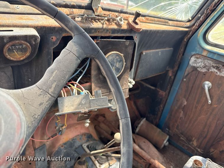 image for item ED4341 Jeep flatbed pickup truck