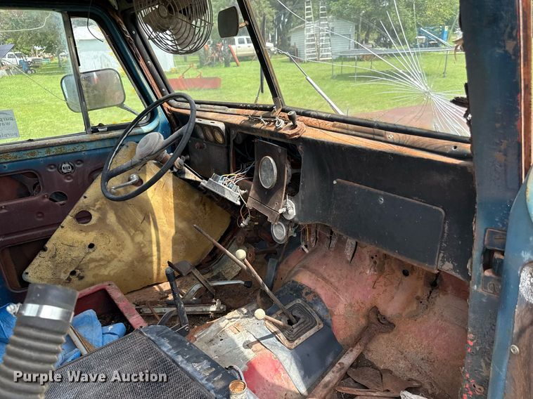 image for item ED4341 Jeep flatbed pickup truck