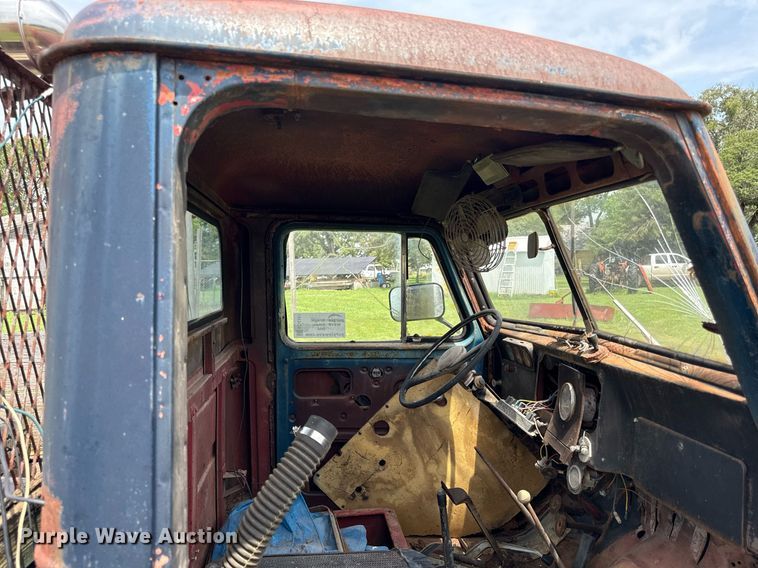 image for item ED4341 Jeep flatbed pickup truck