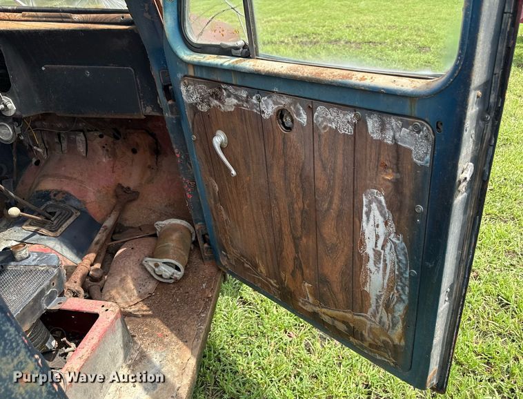 image for item ED4341 Jeep flatbed pickup truck