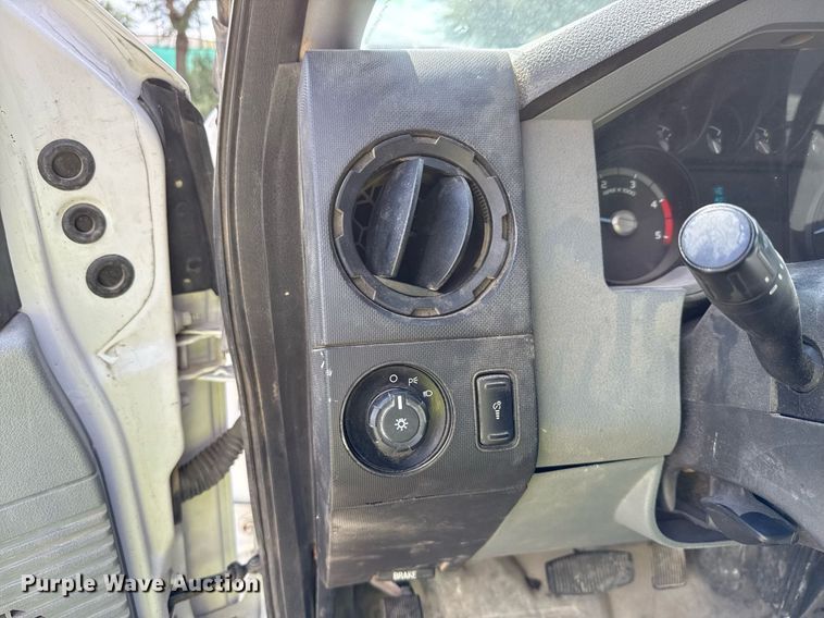 image for item ED5774 2016 Ford F450 Super Duty flatbed truck