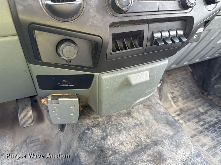 image for item ED5774 2016 Ford F450 Super Duty flatbed truck