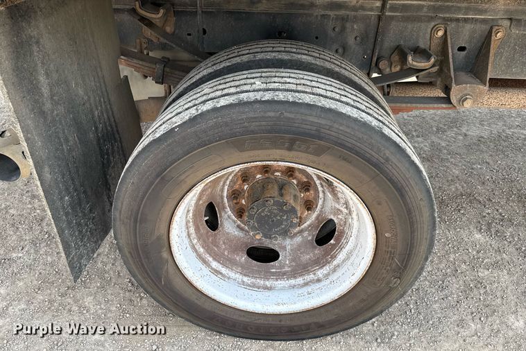 image for item ED5774 2016 Ford F450 Super Duty flatbed truck