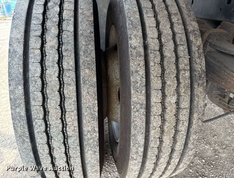 image for item ED5774 2016 Ford F450 Super Duty flatbed truck