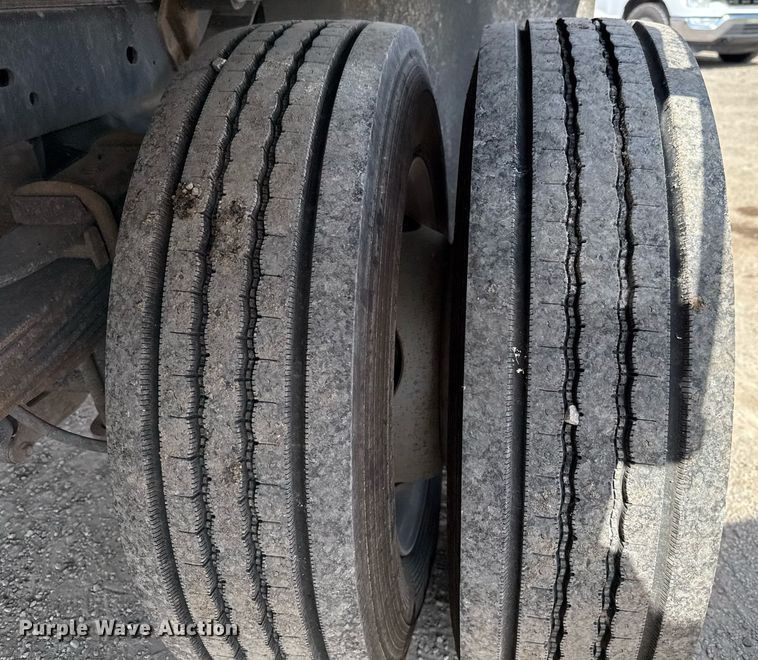 image for item ED5774 2016 Ford F450 Super Duty flatbed truck