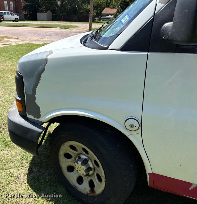 image for item EE3947 2010 Chevrolet Express 1500 van