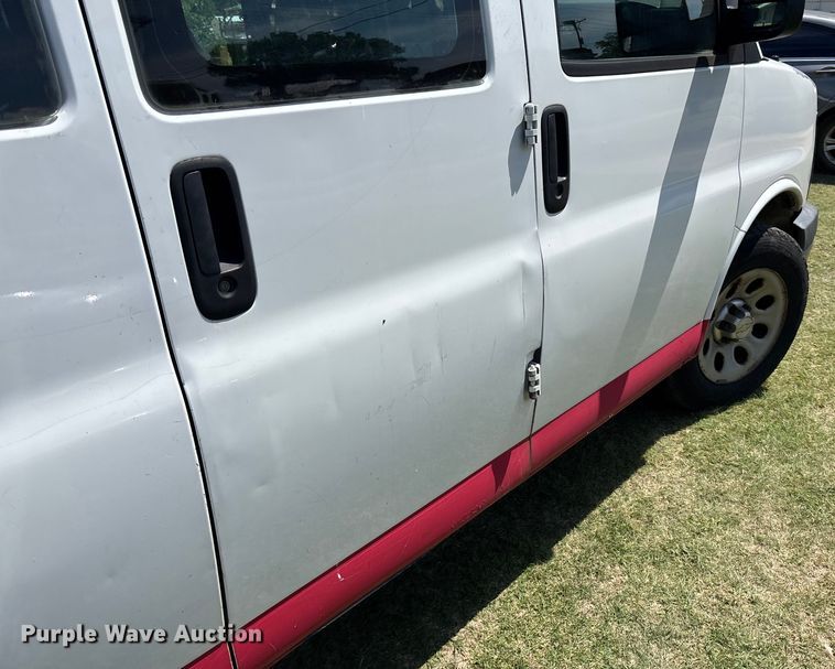 image for item EE3947 2010 Chevrolet Express 1500 van