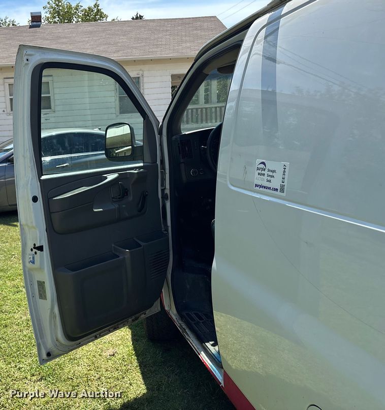 image for item EE3947 2010 Chevrolet Express 1500 van