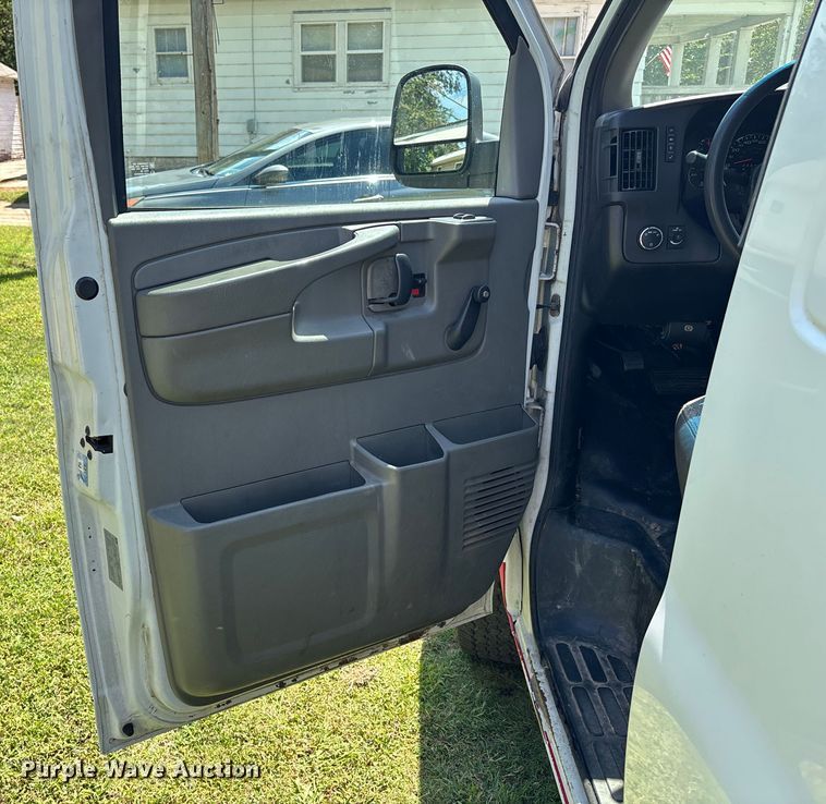 image for item EE3947 2010 Chevrolet Express 1500 van