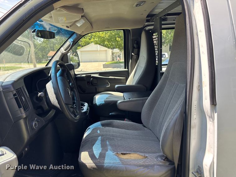 image for item EE3947 2010 Chevrolet Express 1500 van