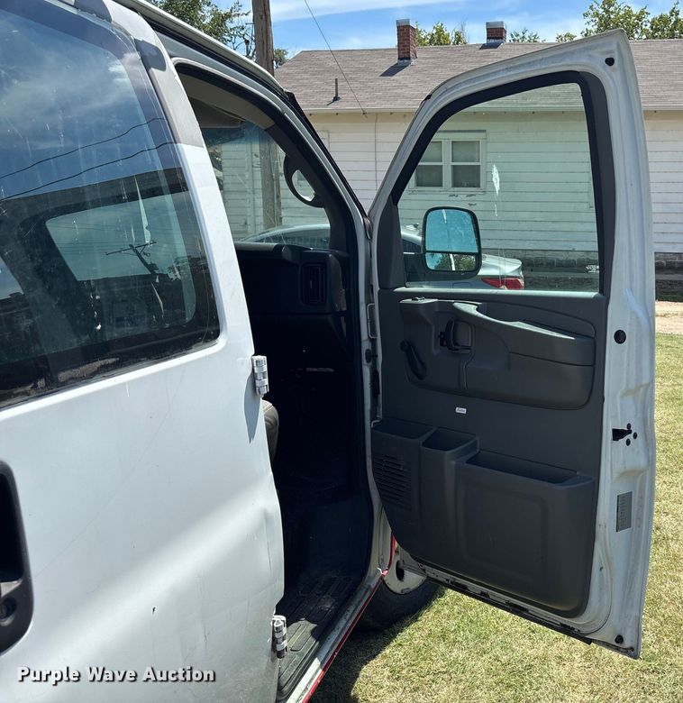 image for item EE3947 2010 Chevrolet Express 1500 van