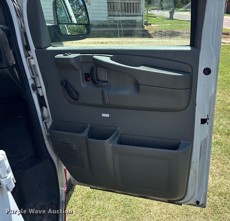 image for item EE3947 2010 Chevrolet Express 1500 van